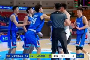 媒体人：篮协此前三令五申赛风赛纪 但显然有些球员置若罔闻